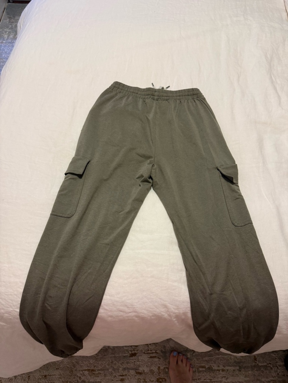 Vuori Olive Cargo Sweatpants with Elastic Cuffs